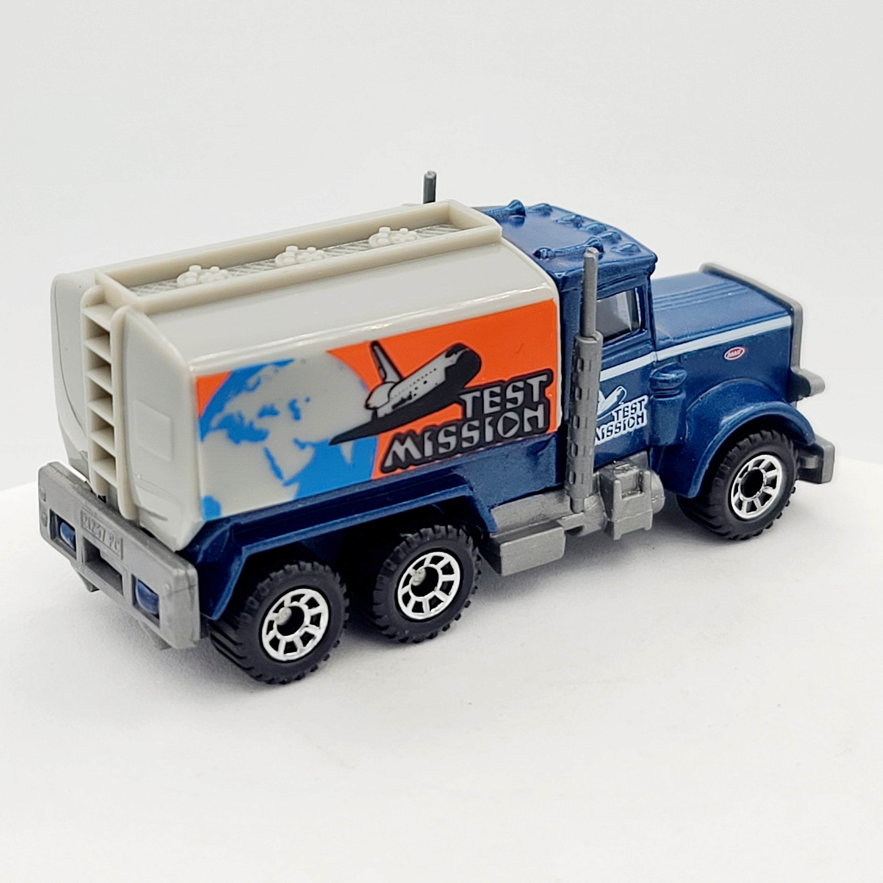 Matchbox Peterbilt i80 Tanker Truck "Test Flight" (2000 MBX 5 Pack Exclusive - Space Mission)